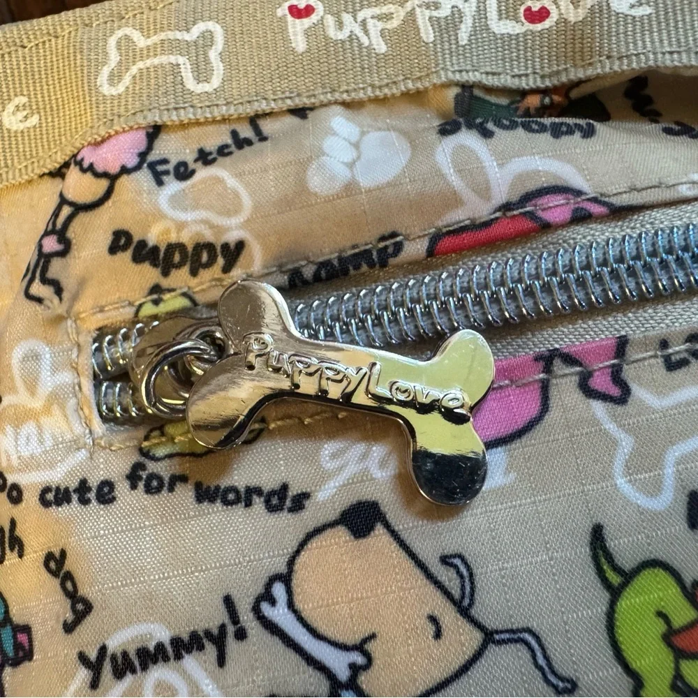 Puppy Love Purse with 2 top zippers and sm side zip.
Cream with bone zip pulls - Picture 7 of 10